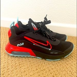 Nike air size 8.5 women excellent condition wore only 2 times